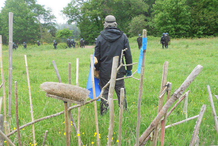 Les «<small class="fine d-inline"> </small>mauvaises herbes<small class="fine d-inline"> </small>» de la Zad créent d'autres mondes 