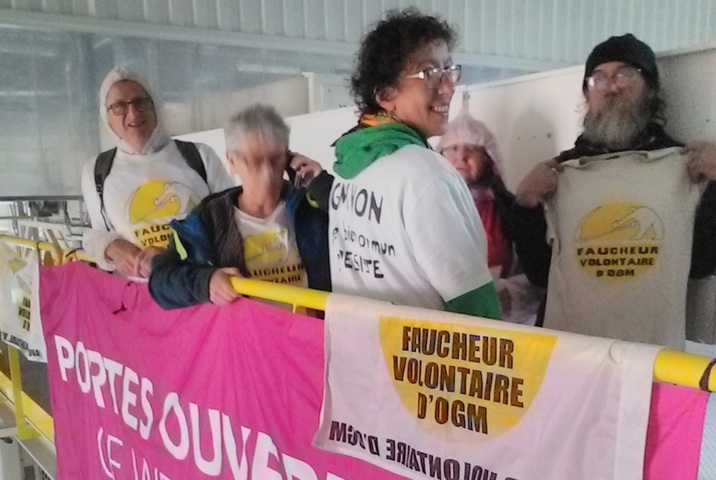 Dans l'Aude, des Faucheurs volontaires occupent l'usine de Monsanto