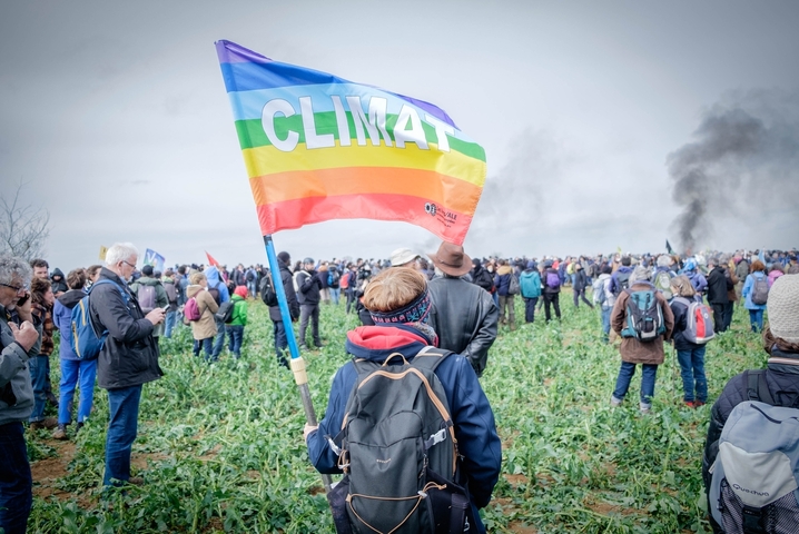 Contre les mégabassines, une mobilisation massive et fortement réprimée