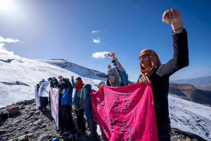 Glacier en danger : une nuit à la zad la plus haute d'Europe