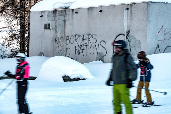À Montgenèvre, des skieurs ravis et des migrants invisibles