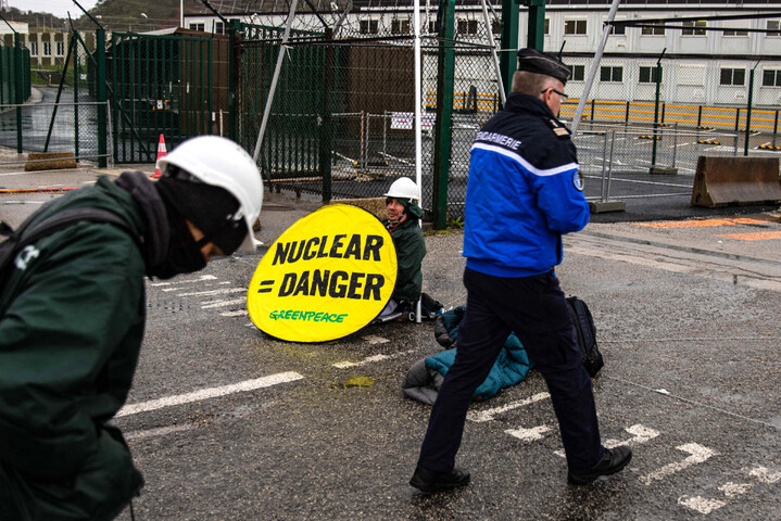 Intrusion dans une centrale nucléaire : <span class="caps">EDF</span> réclame 1 million d'euros à Greenpeace