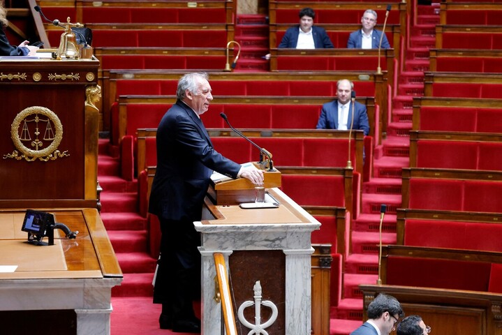 Énergies renouvelables : Bayrou se couche devant le <span class="caps">RN</span>