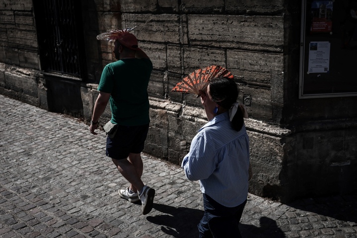 Canicule : 2 morts et 300 personnes aux urgences