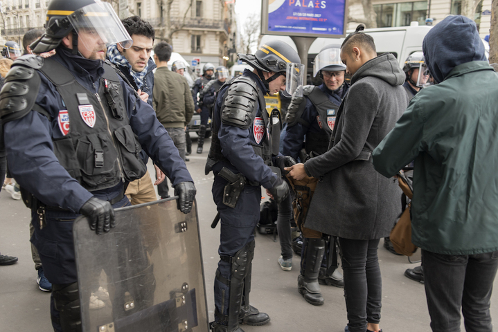 L'état d'urgence sert à restreindre le droit de manifester, constate Amnesty International