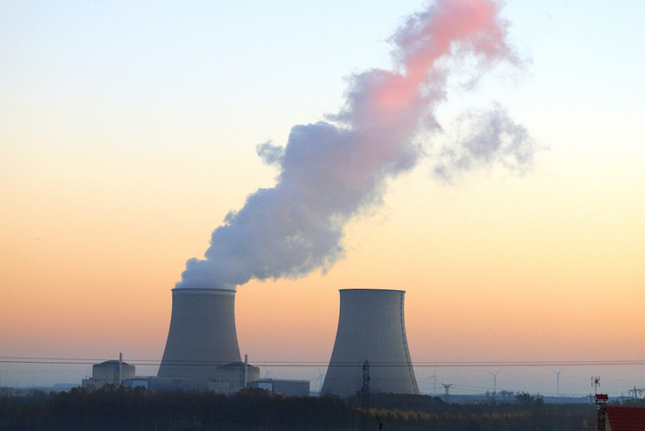 Le gouvernement enferme la France dans le nucléaire
