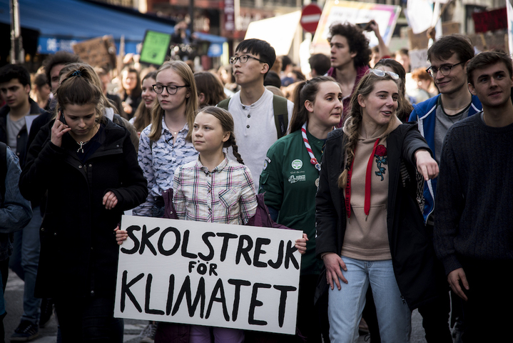 La grève pour le climat s'épanouit dans les rues de Paris