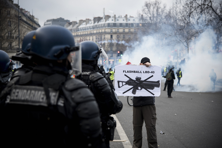 Le Conseil de l'Europe appelle la France à suspendre l'usage du <span class="caps">LBD</span>