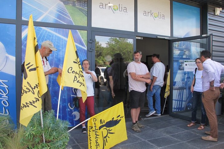 Contre l'accaparement des terres, des paysans ont occupé l'entreprise Arkolia