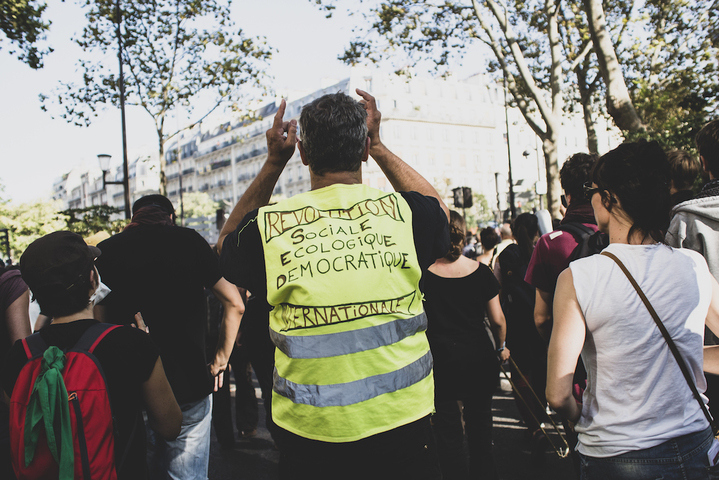 Nous ne demandons rien à l'État, nous voulons tout reprendre : la joie, la liberté, la beauté, la vie