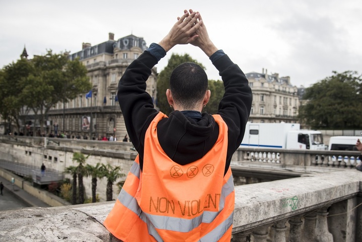 La non-violence, «<small class="fine d-inline"> </small>une résistance molle<small class="fine d-inline"> </small>» qui ne provoque pas de changement profond