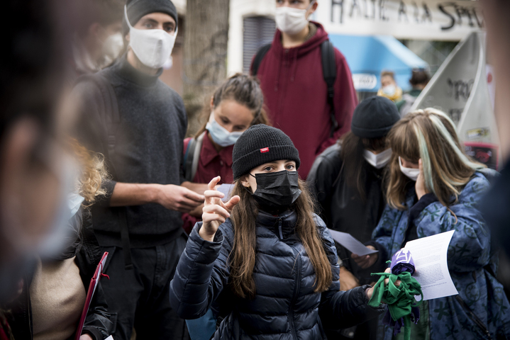 «<small class="fine d-inline"> </small>Le Covid ne doit pas étouffer nos luttes<small class="fine d-inline"> </small>» : à Paris, des activistes écolos ont occupé une place