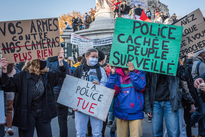 «<small class="fine d-inline"> </small>Non à la toute puissance policière<small class="fine d-inline"> </small>!<small class="fine d-inline"> </small>» Les marches des libertés ont remporté un franc succès
