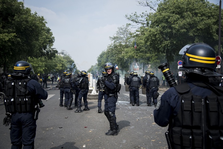 «<small class="fine d-inline"> </small>J'ai 21 ans, et je ne crois plus en cette République moribonde<small class="fine d-inline"> </small>»