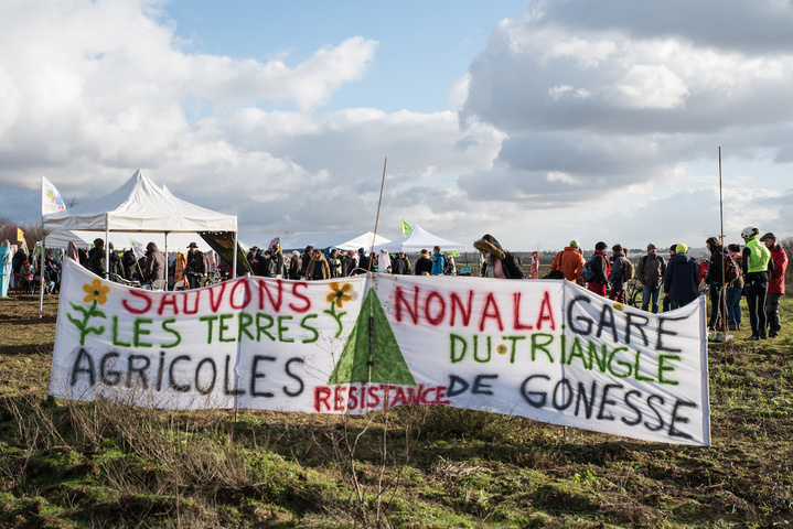 À Gonesse, on se bat contre une gare au milieu des champs