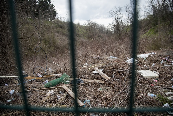 Reporterre sur France Inter : les gens du voyage, relégués dans des zones polluées