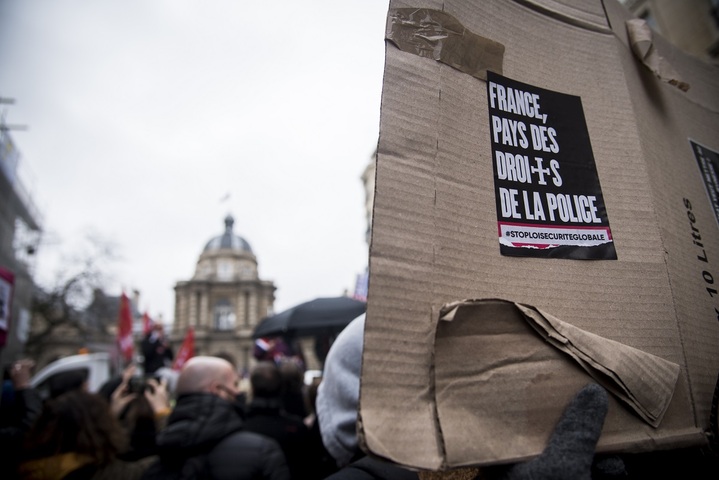 <span class="caps">RADIO</span> - Le gouvernement fait toujours plus reculer les libertés