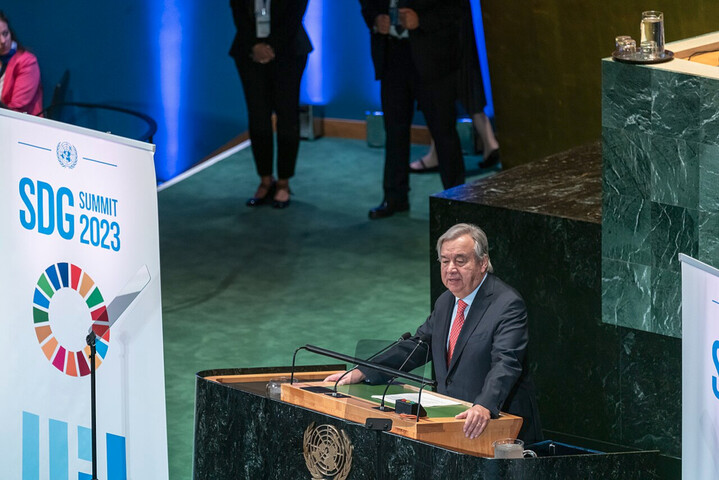 «<small class="fine d-inline"> </small>Porte de l'enfer<small class="fine d-inline"> </small>» : le patron de l'<span class="caps">ONU</span> va-t-il trop fort sur le climat<small class="fine d-inline"> </small>?