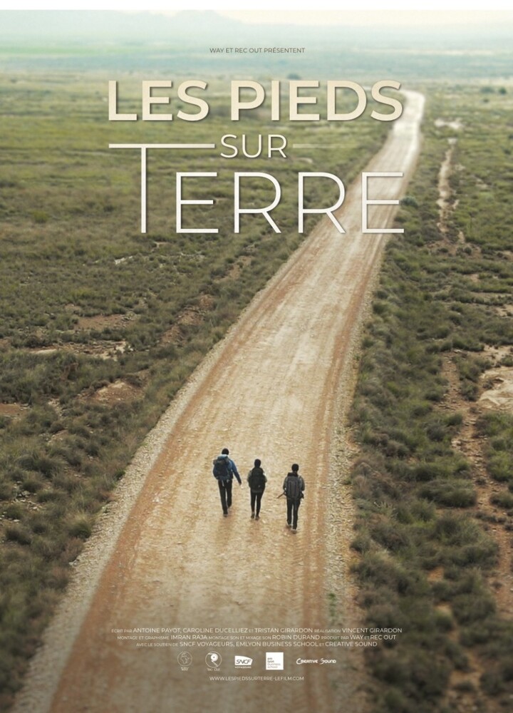 «<small class="fine d-inline"> </small>Les Pieds sur Terre<small class="fine d-inline"> </small>», avant-première à Paris