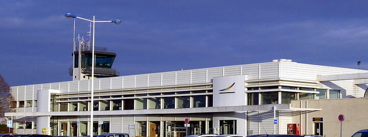 Tours coupe les fonds de l'éducation à l'environnement, mais augmente la subvention à l'aéroport