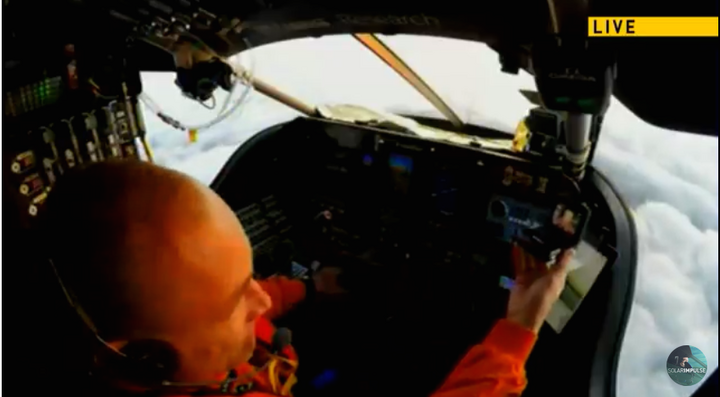 L'avion solaire Solar Impulse 2 poursuit son tour du monde. Suivez-le en direct video