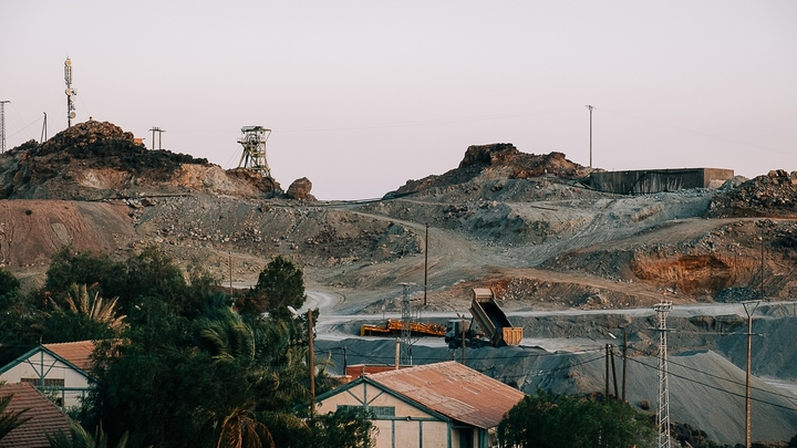 Mines de cobalt : «<small class="fine d-inline"> </small><span class="caps">BMW</span> et Renault doivent protéger les droits humains<small class="fine d-inline"> </small>»