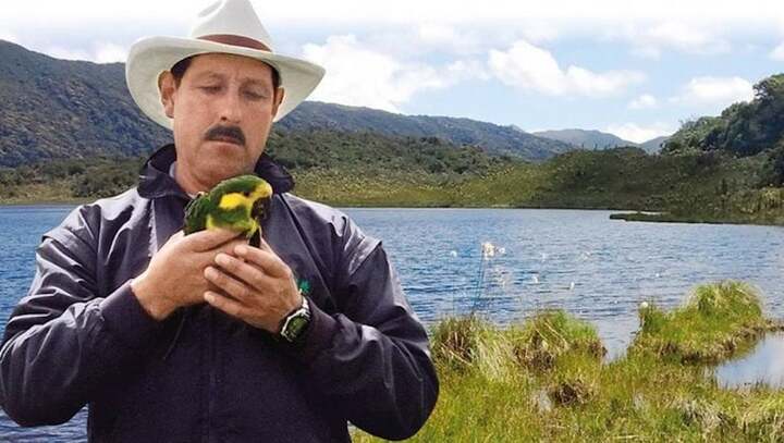 Gonzalo Cardona, protecteur de la conure à joues d'or, assassiné en Colombie
