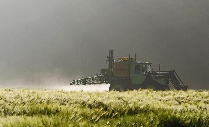 À <span class="caps">LA</span> TÉLÉ - Pesticides, la tension monte