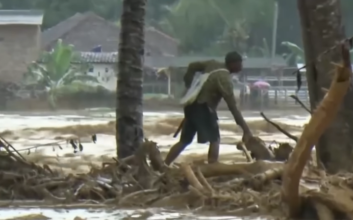 Au moins 43 personnes ont trouvé la mort dans les inondations qui ont touché l'Indonésie