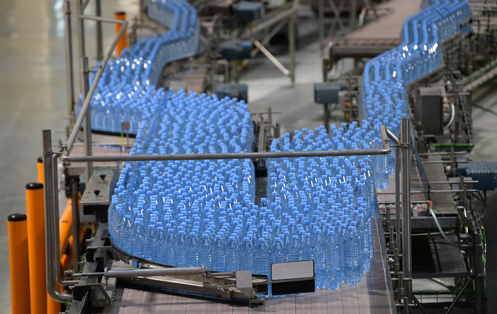 Partout dans le monde, le business mortifère des bouteilles d'eau