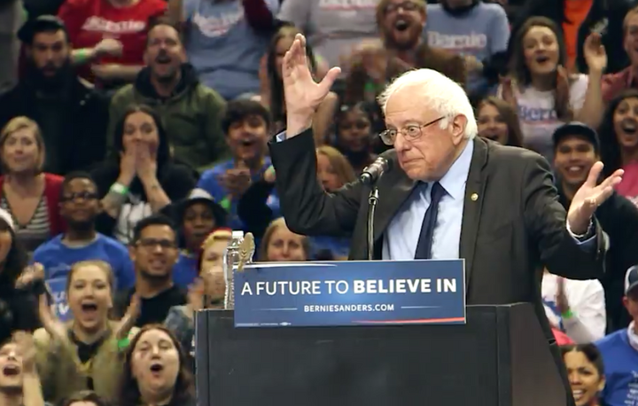 Un oiseau apporte un extraordinaire moment de poésie dans la campagne de Bernie Sanders