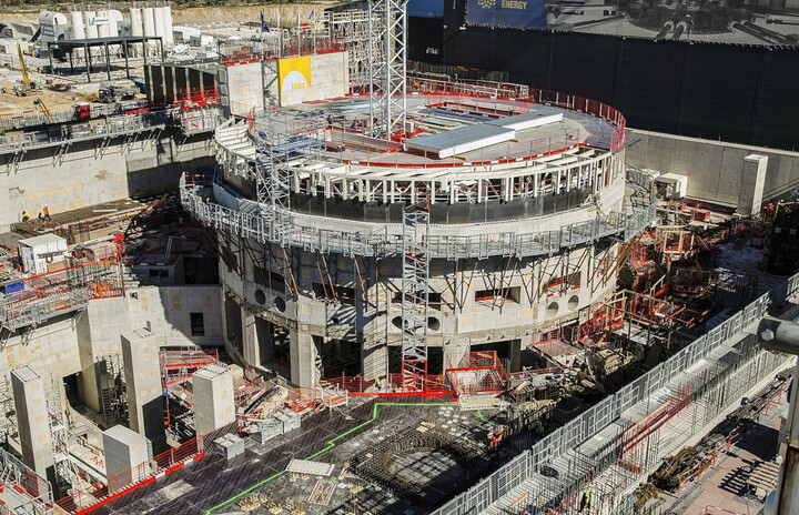 Fusion nucléaire : 8 ans de retard et 5 milliards d'euros de surcoût pour le projet Iter