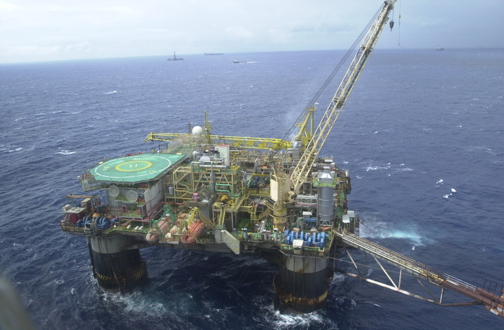 Le Brésil vend aux enchères des champs pétroliers près de l'Amazonie