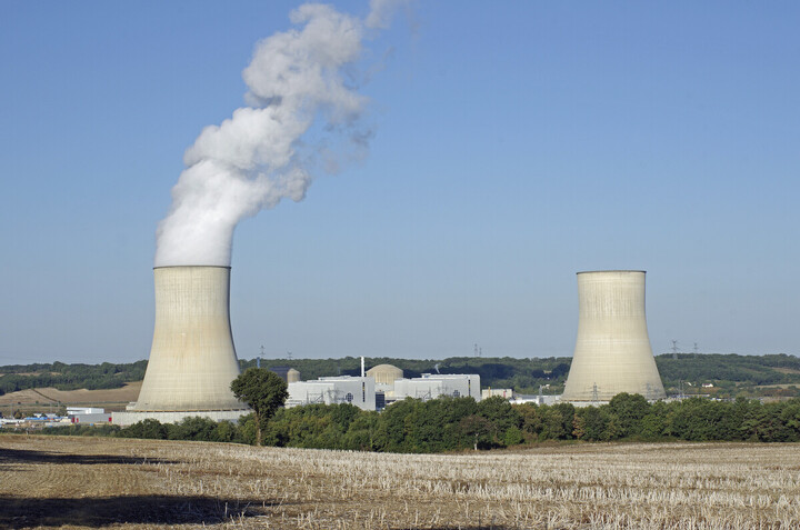 La dette d'<span class="caps">EDF</span> remet en cause ses projets nucléaires
