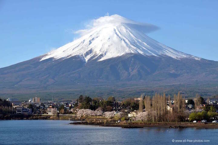 «<small class="fine d-inline"> </small>Affirmer solennellement que le mont Fuji n'existe pas<small class="fine d-inline"> </small>»