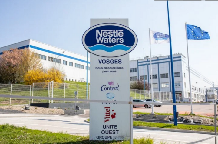 Nestlé attaqué en justice pour des forages illégaux dans les Vosges