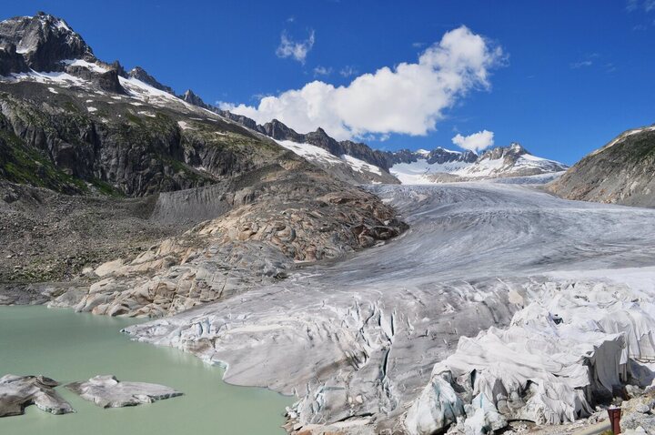 «<small class="fine d-inline"> </small>Un pic d'extinction<small class="fine d-inline"> </small>» : jusqu'à 4 000 glaciers voués à disparaître chaque année