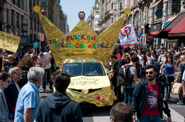 Contre Macron, une manifestation énergique et joyeuse
