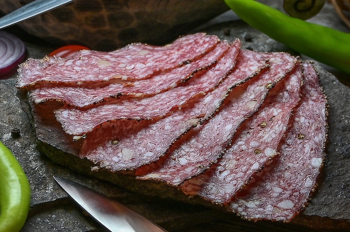 Un rapport parlementaire propose l'interdiction des nitrites, cancérigènes, dans la charcuterie