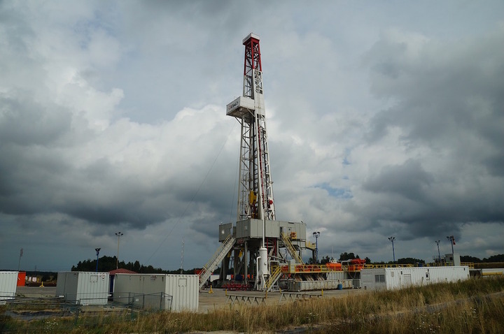 Gaz et pétrole de schiste : Royal et Macron accordent des permis de recherche... à deux mois de la <span class="caps">COP</span> 21<small class="fine d-inline"> </small>!