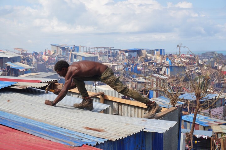 Dans les bidonvilles de Mayotte, les habitants livrés à eux-mêmes pour reconstruire