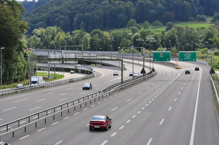 Les Suisses votent contre l'agrandissement des autoroutes