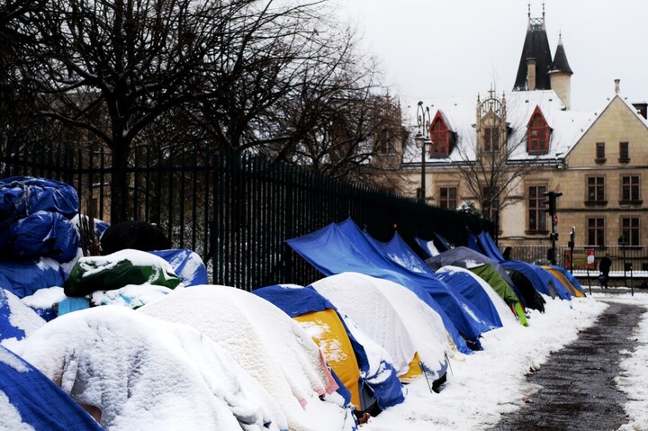 «<small class="fine d-inline"> </small>Dehors, c'est l'enfer<small class="fine d-inline"> </small>» : dans un Paris glacial, des sans-abri accueillis en urgence