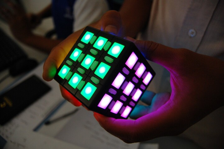 Jouets à <span class="caps">LED</span> : la lumière bleue peut être dangereuse pour les enfants