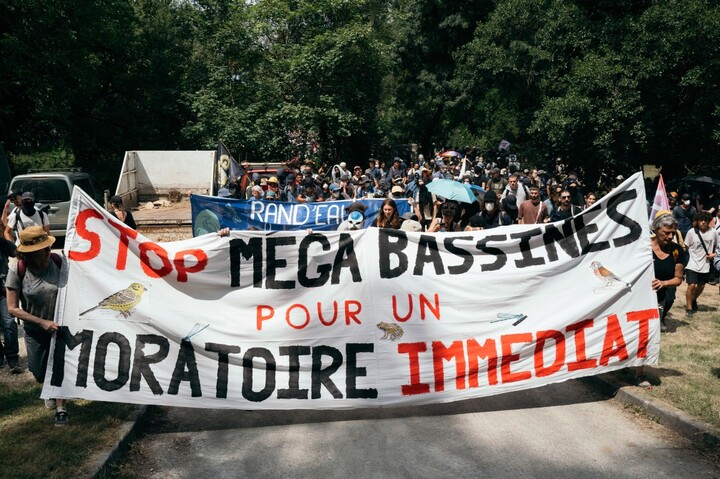 Mégabassines : la justice offre une «<small class="fine d-inline"> </small>bouffée d'oxygène<small class="fine d-inline"> </small>» aux opposants