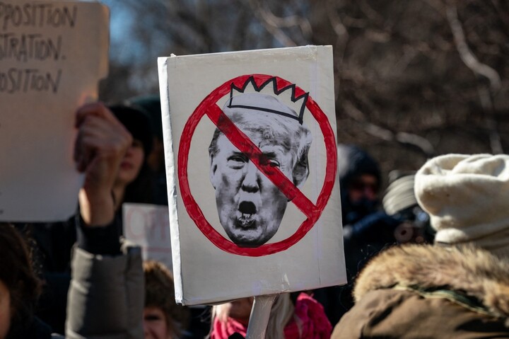 Un mois après le retour de Trump, comment résister<small class="fine d-inline"> </small>?