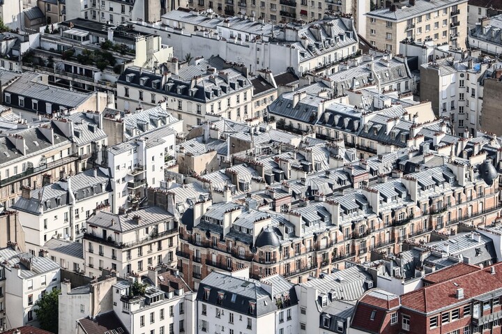 «<small class="fine d-inline"> </small>La climatisation aggrave le problème<small class="fine d-inline"> </small>» : les choses à faire et ne pas faire pour survivre sous les toits à plus de 30 °C