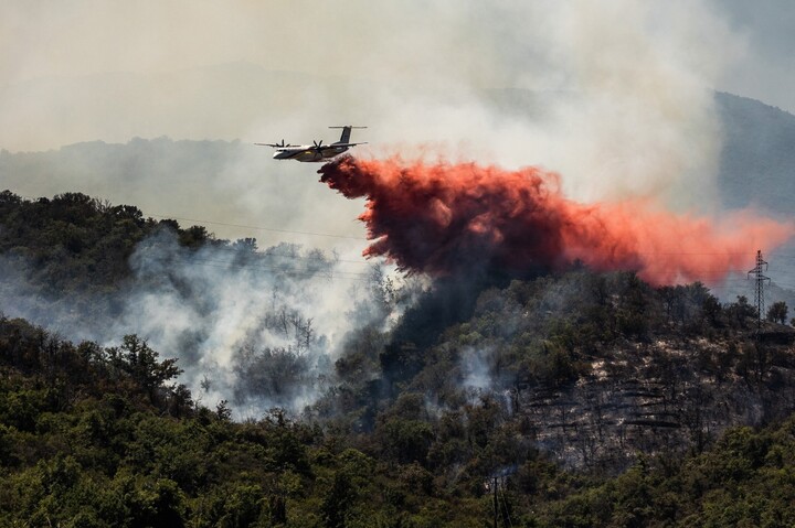 Incendies : quel est ce produit rouge largué sur les forêts<small class="fine d-inline"> </small>?