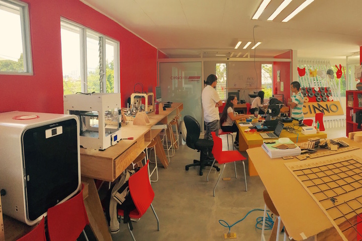 «<small class="fine d-inline"> </small>Avec les fablabs, on peut créer au lieu d'acheter<small class="fine d-inline"> </small>»