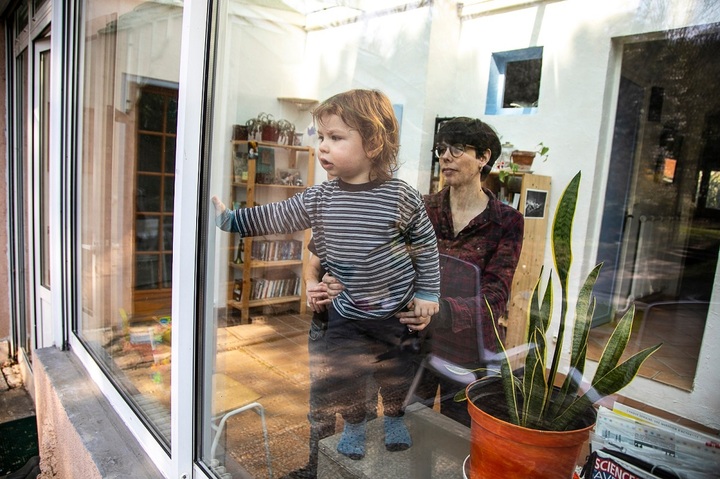Cuisine, ménage, enfants... Le confinement exacerbe les inégalités femmes-hommes